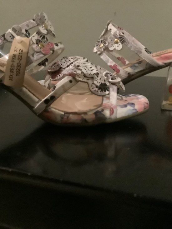 Shoes - Picture 2 of 5